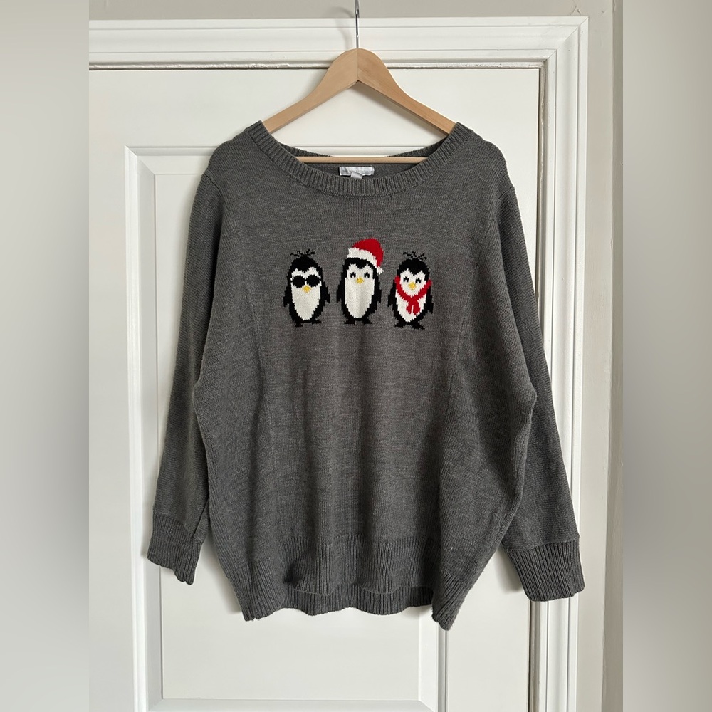 New York & Company Penguin Crewneck Sweater, Gray, Medium